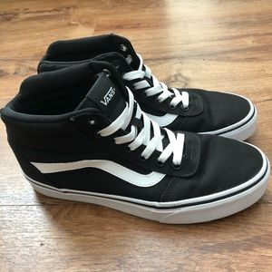 Women’s high top black Vans size 7.5